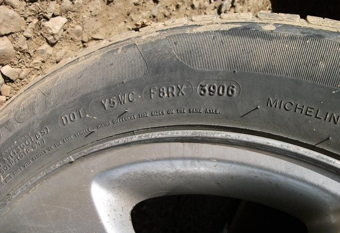 3906，说明轮胎出厂日期为：06 年第 39 个星期，即9月上旬左右